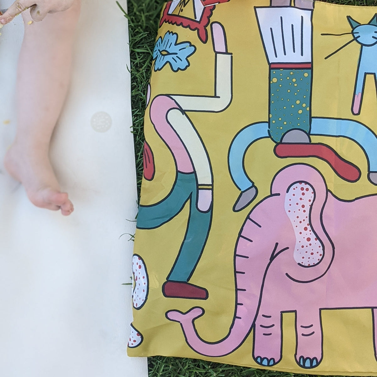 Studio Huske collaboration tote: limited edition LOQI bag illustrated by Clara San Millán