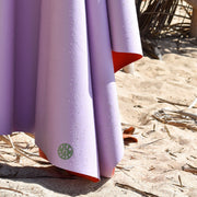 Gallivant XL Lilac/Red silicone family picnic mat, close up detail of lavender huske mat corner with sand and water