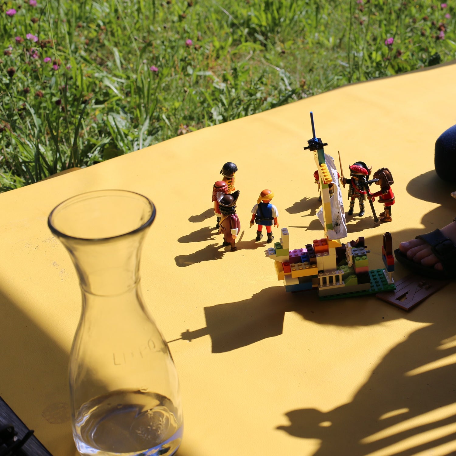Roam Square Yellow/Mocca silicone craft mat, yellow mat meadow playmobil lego ship adult seated