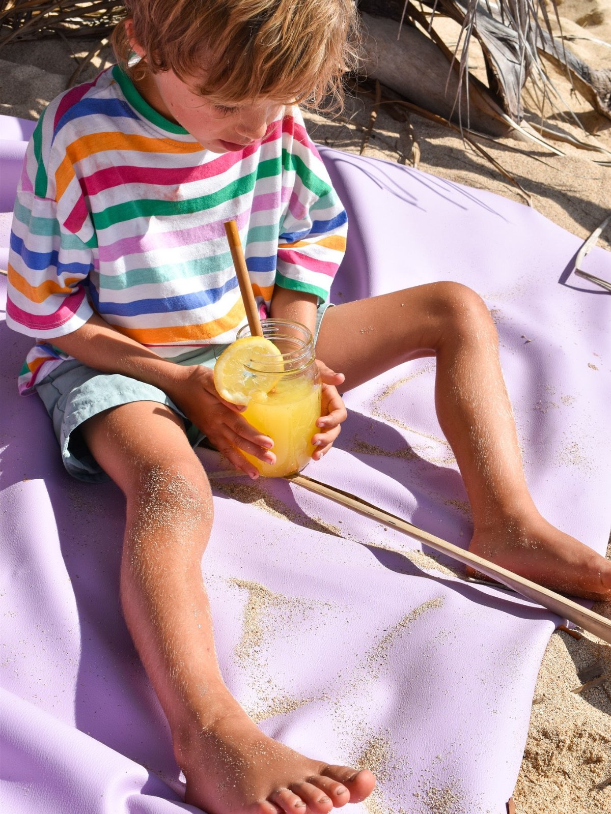 Child on Studio Huske mat outdoors, close-up on texture and play.